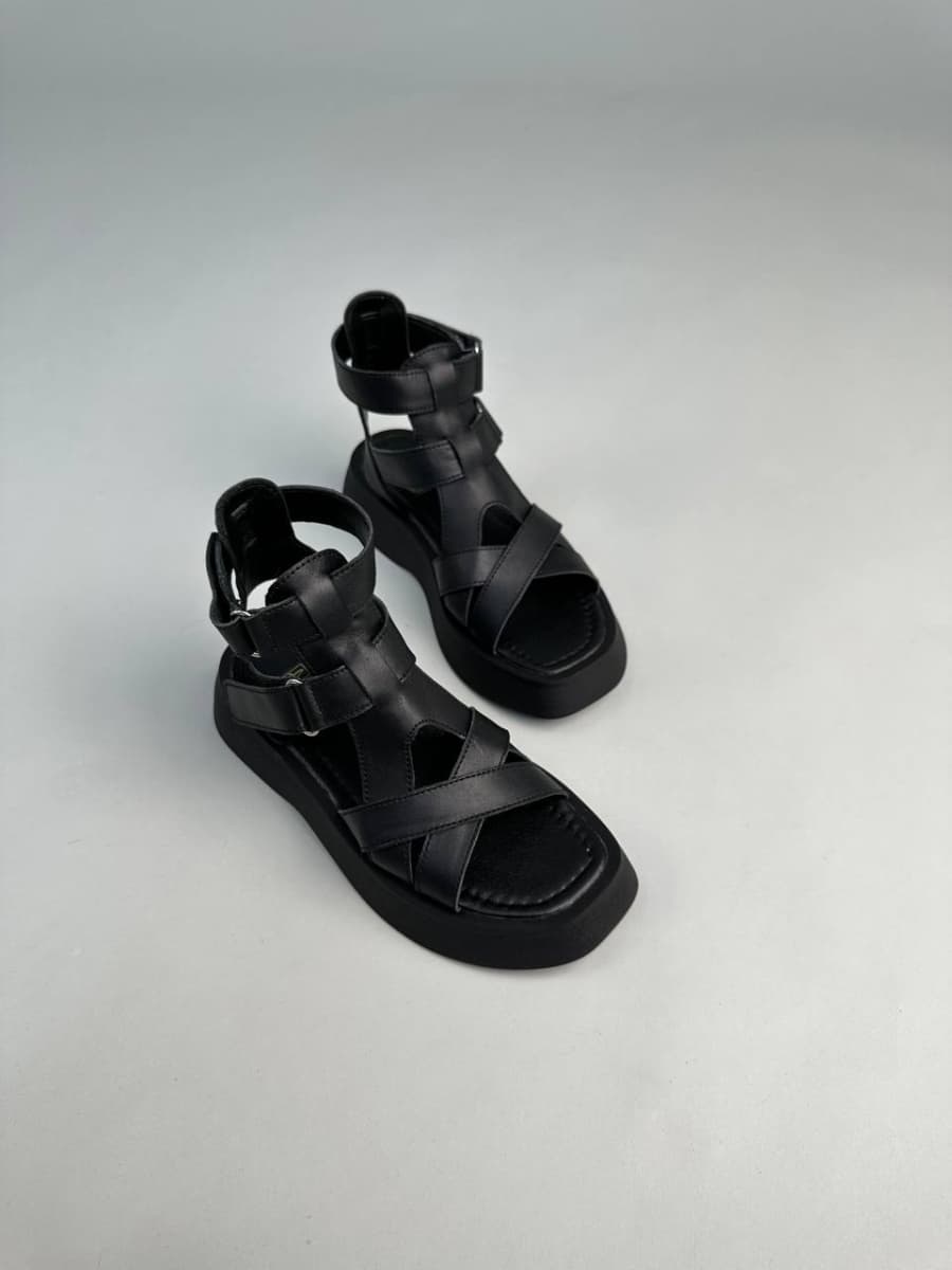 Босоніжки жіночі шкіряні чорного кольору