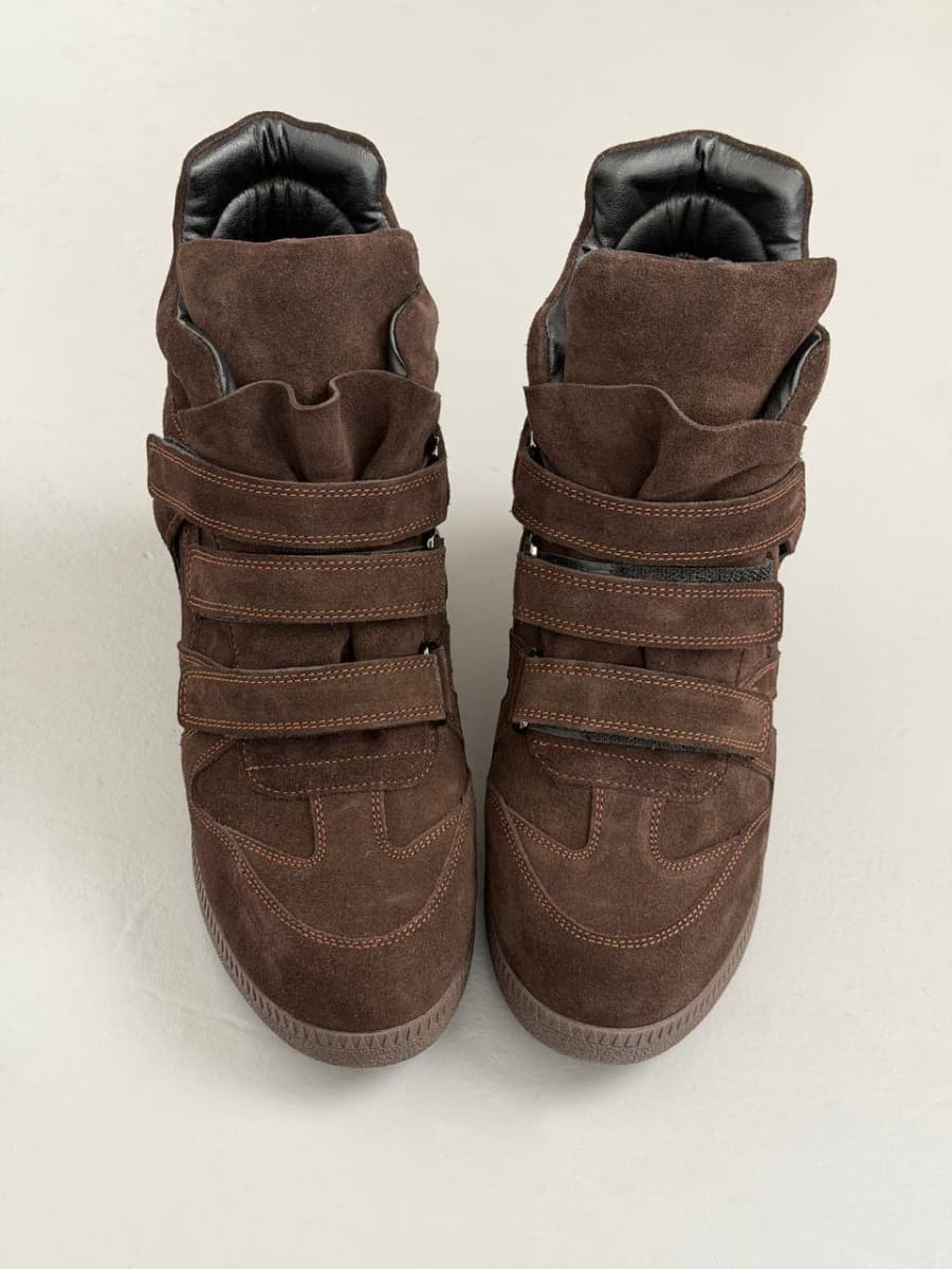 Снікерси жіночі замшеві шоколадні на танкетці на байці