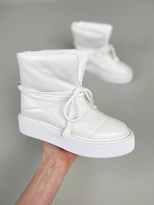 Уггі жіночі шкіряні білі на білій підошві