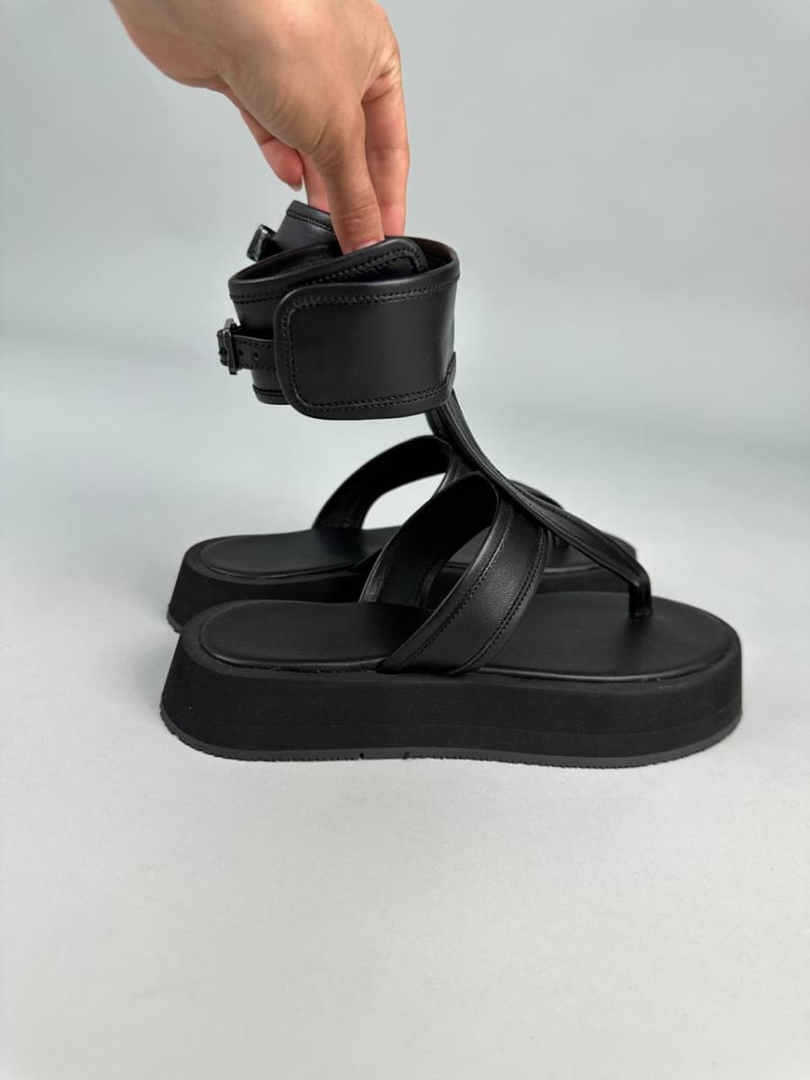 Босоніжки жіночі шкіряні чорні