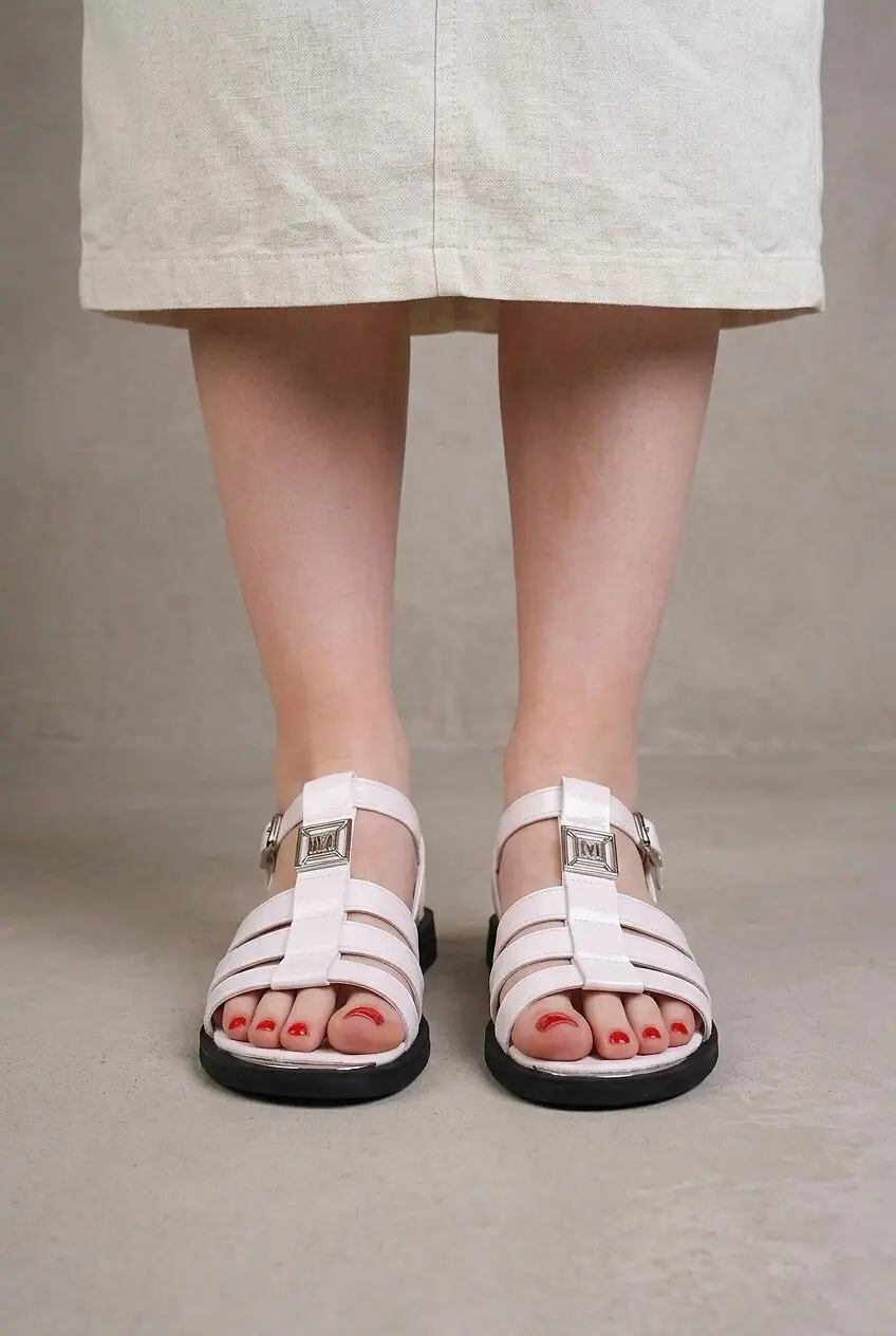 Босоніжки жіночі Fashion лакові білі