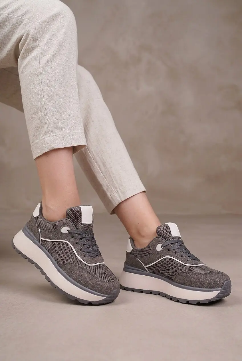 Кросівки жіночі Fashion сірі з екозамші та текстилю