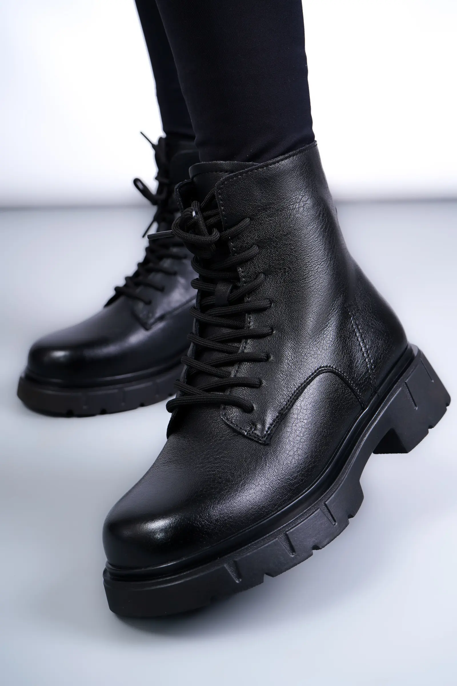 Черевики жіночі Where Uwear AS872-L891-B1ZM Натуральна шкіра чорні