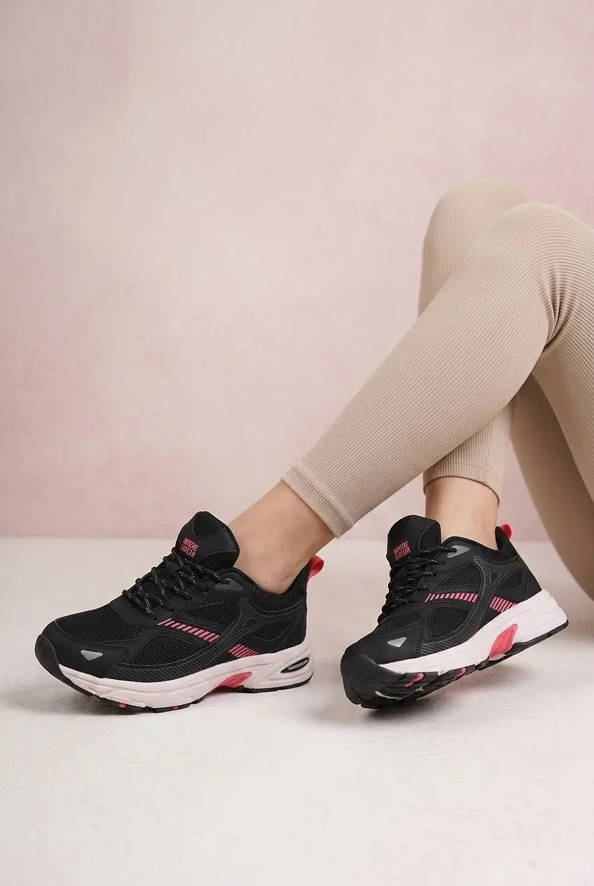 Кросівки жіночі Where Uwear чорні з екошкіри та текстилю