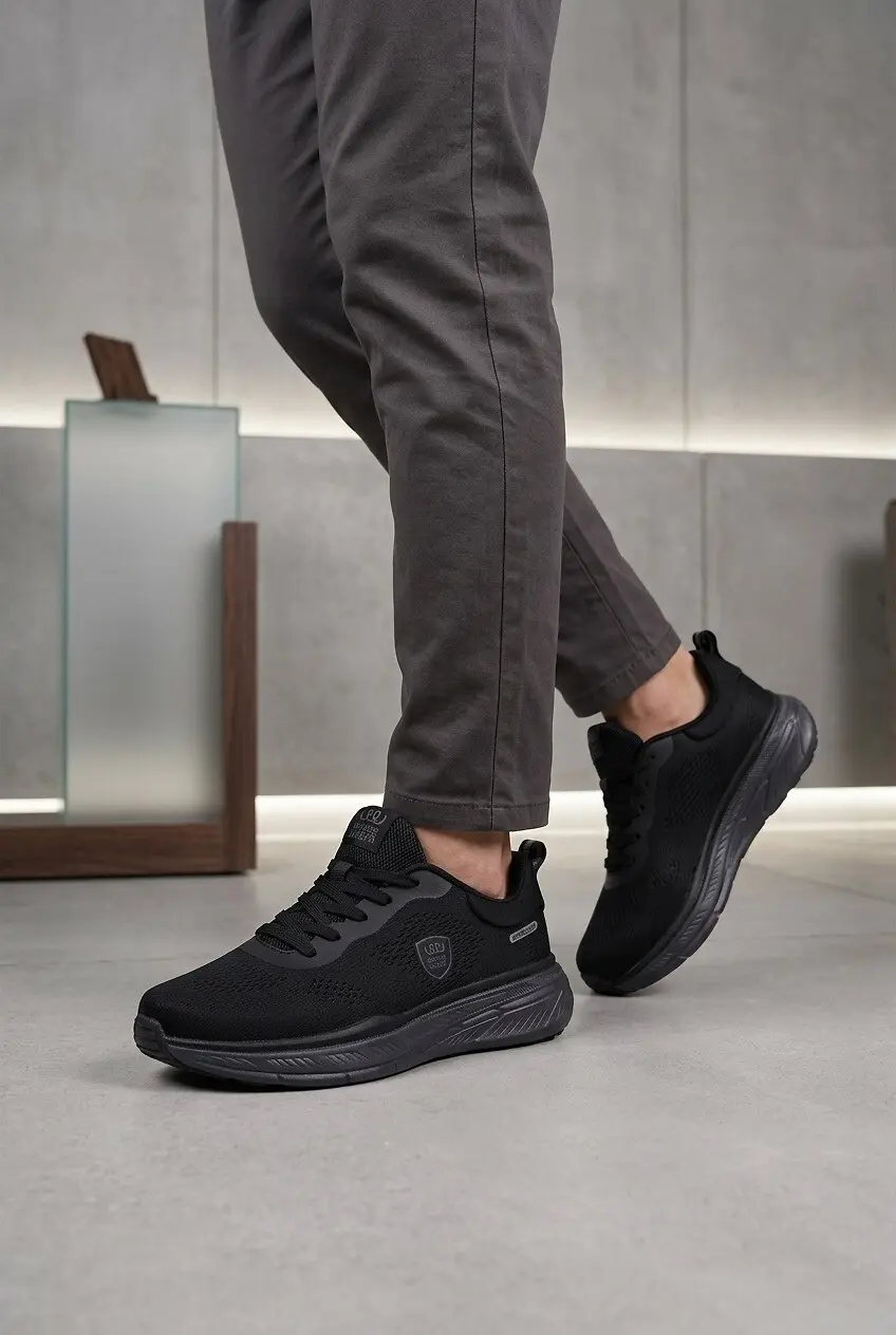 Кросівки чоловічі Where Uwear чорні з текстилю та екошкіри