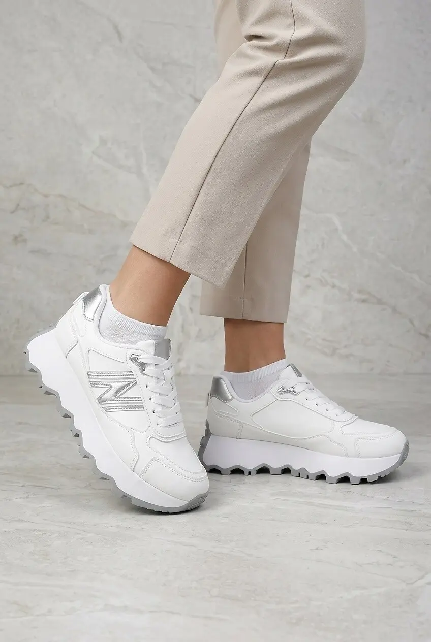 Кросівки жіночі Fashion білі з екошкіри на платформі