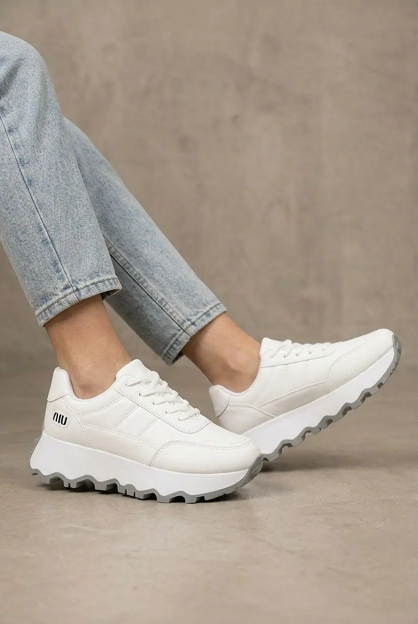 Кросівки жіночі Fashion білі з екошкіри на платформі