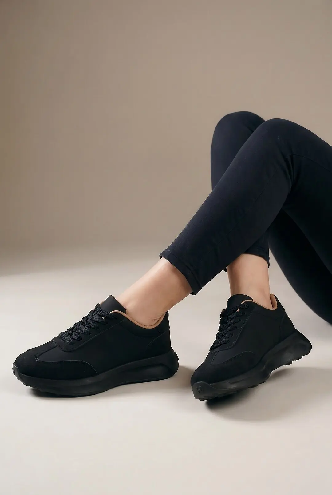 Кросівки жіночі Fashion чорні демісезонні