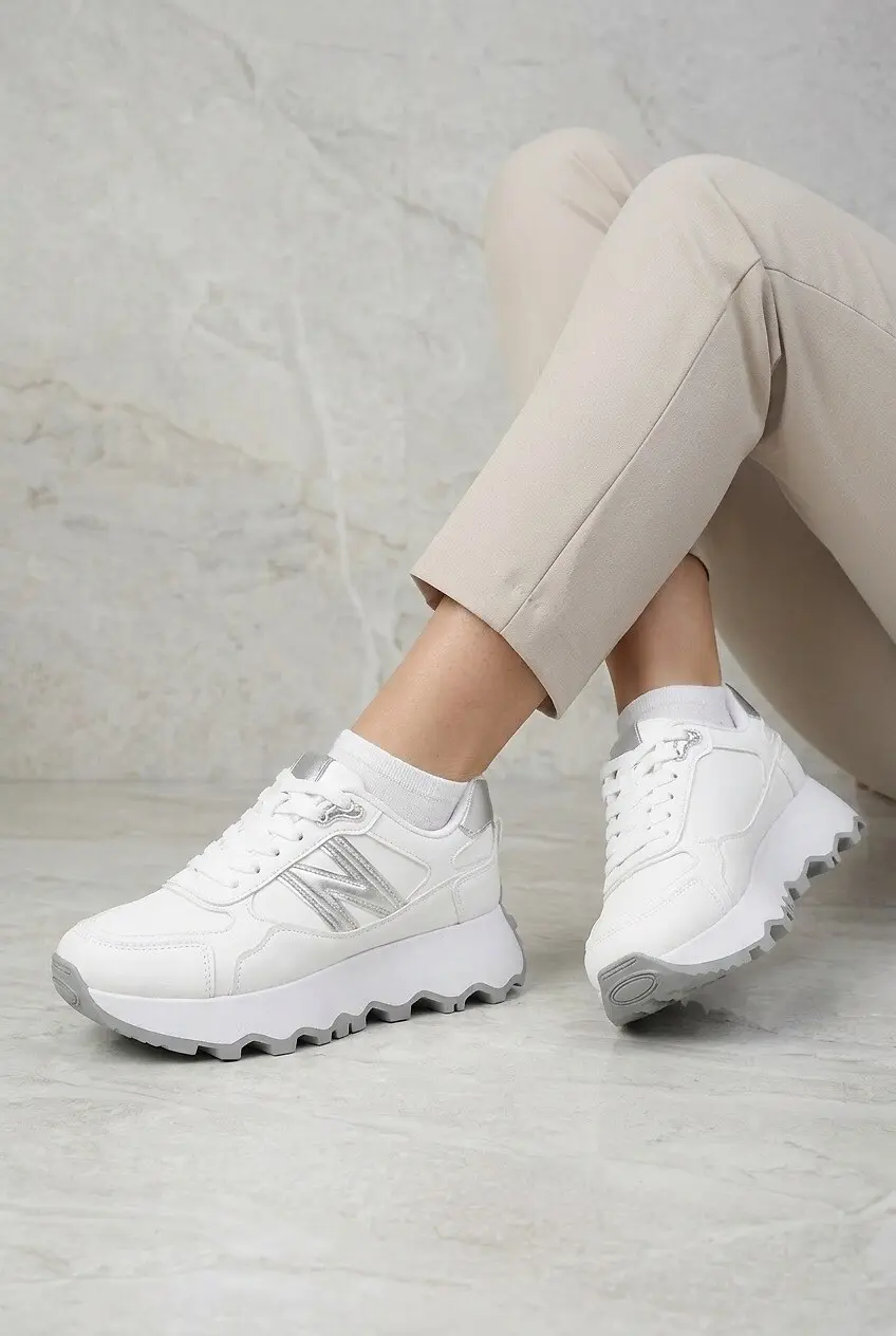 Кросівки жіночі Fashion білі з екошкіри на платформі