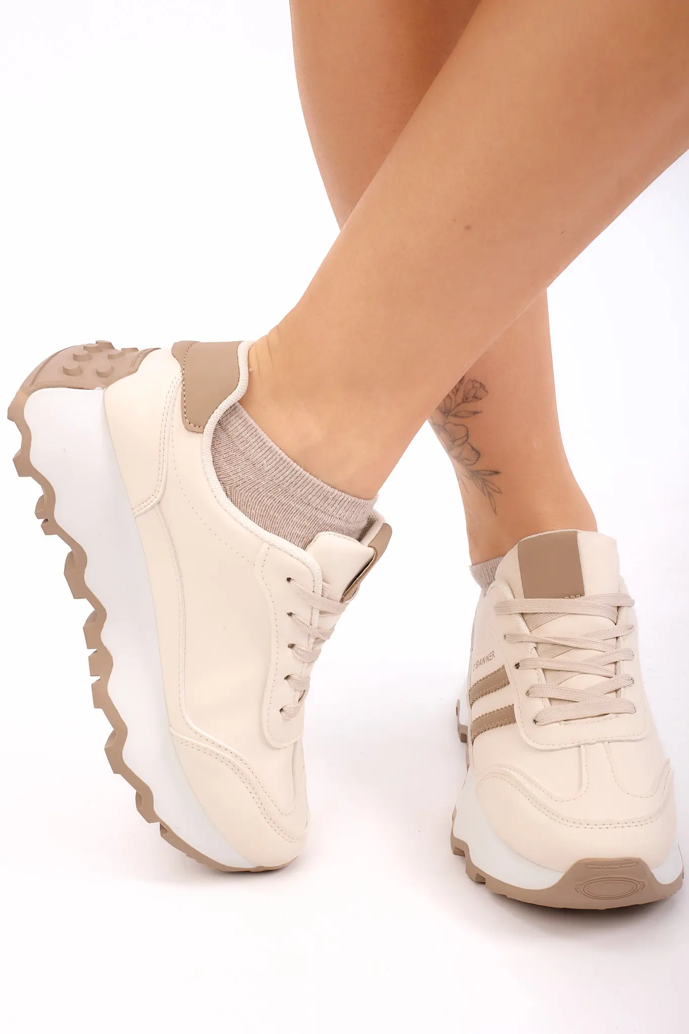 Кросівки жіночі Fashion бежеві на платформі