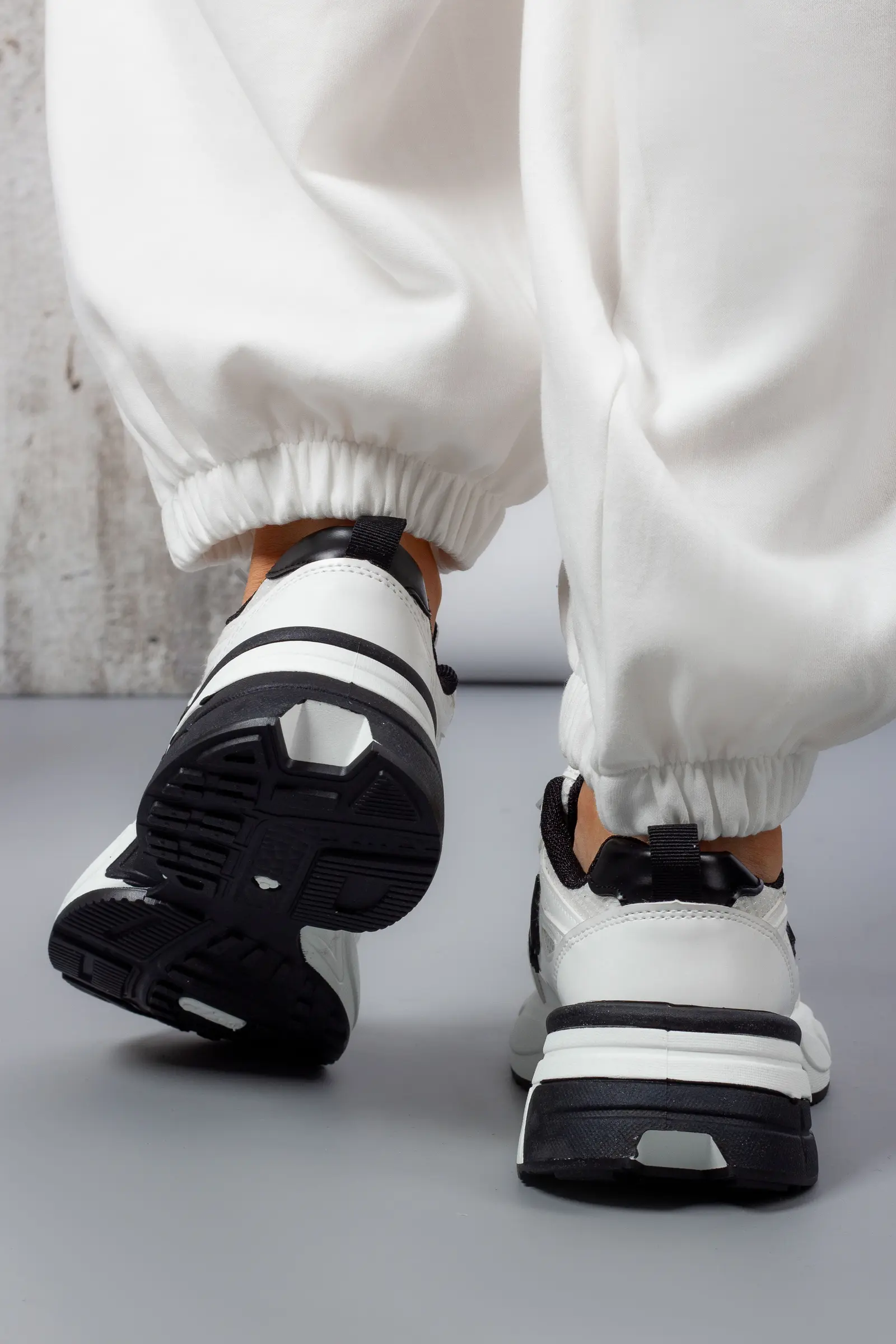 Кросівки жіночі Fashion 214-15 білі