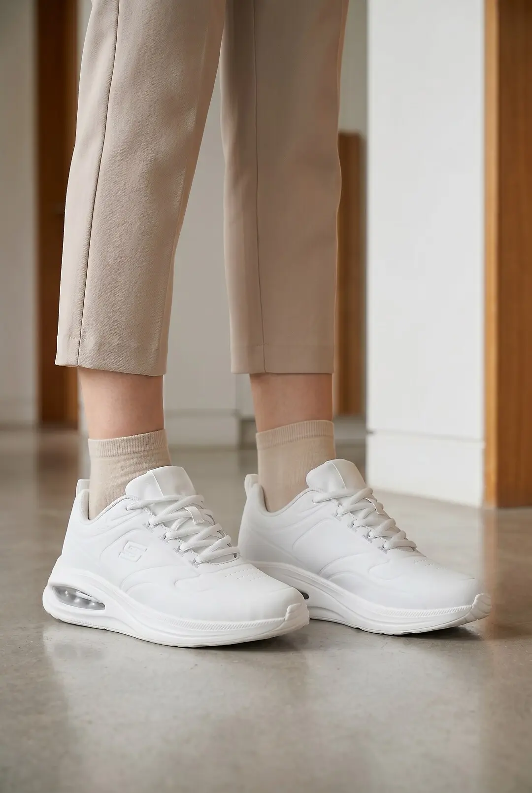 Кросівки жіночі Fashion білі на платформі демісезонні