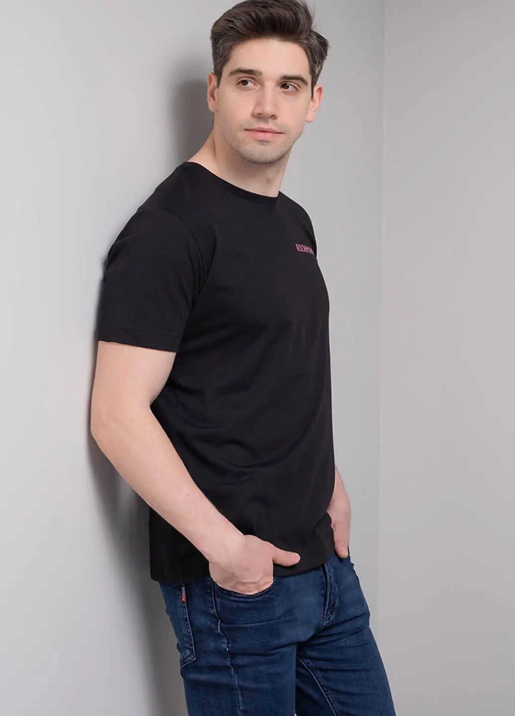 Футболка з текстом на спині