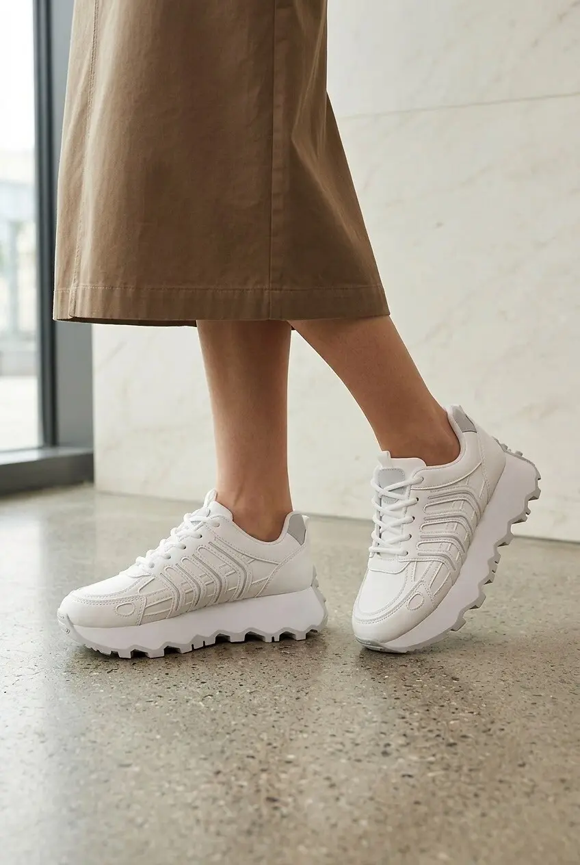 Кросівки жіночі Fashion білі з екошкіри на платформі