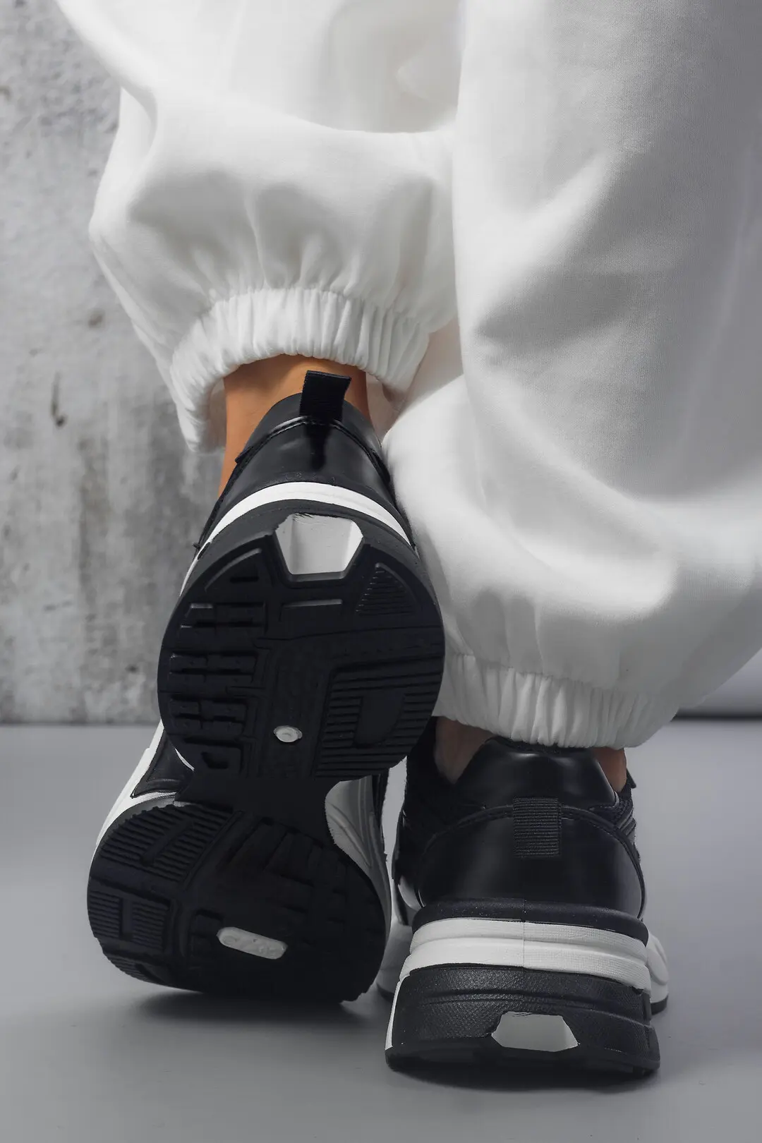 Кросівки жіночі Fashion 214-16 чорні