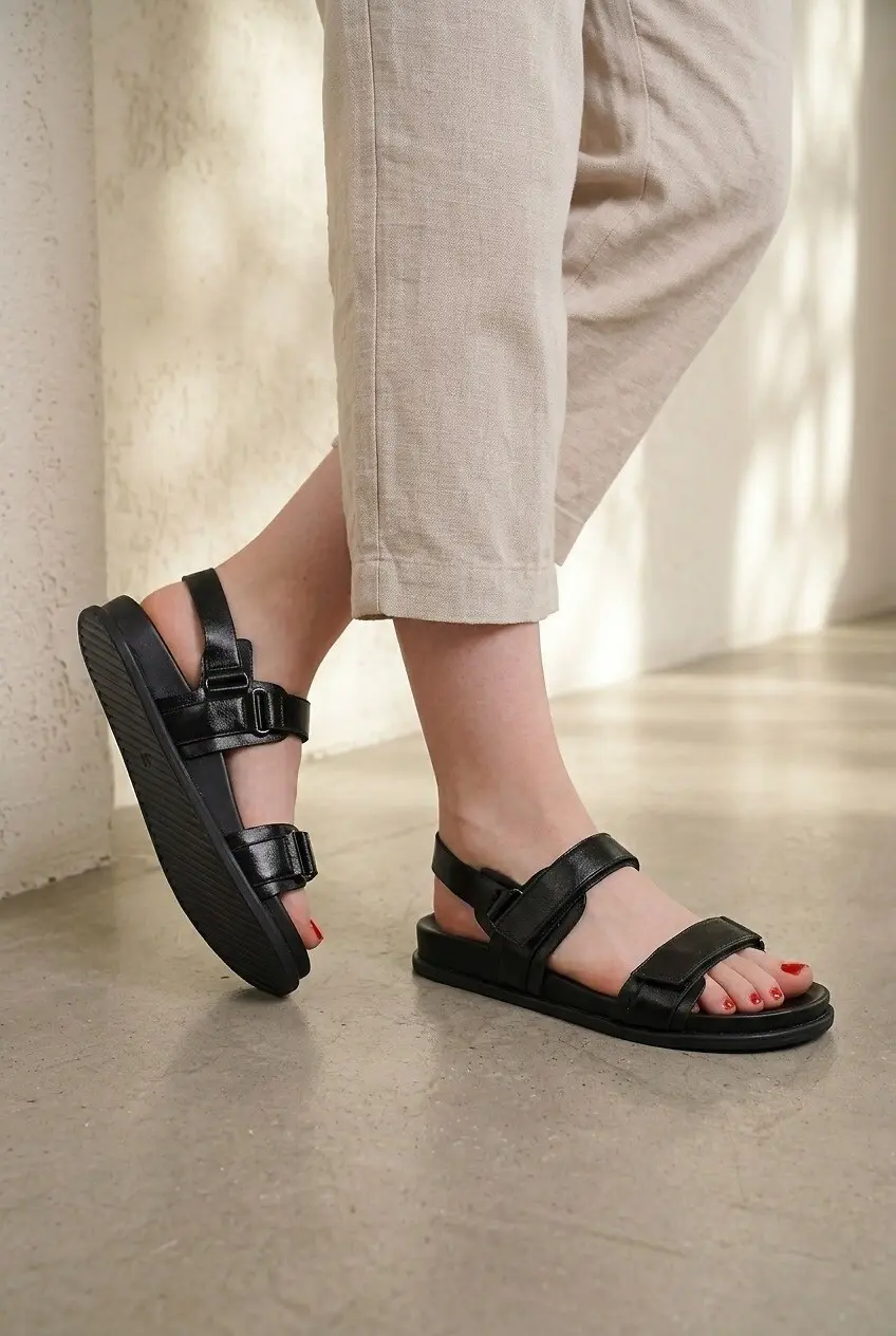 Босоніжки жіночі Fashion чорні