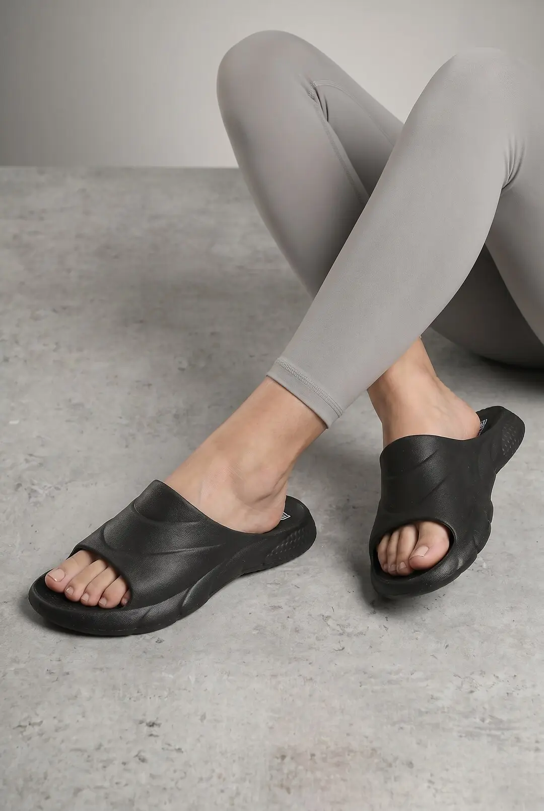 Шльопанці жіночі Fashion чорні