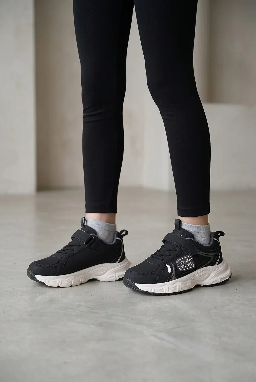 Кросівки дитячі жіночі Fashion чорні з екошкіри