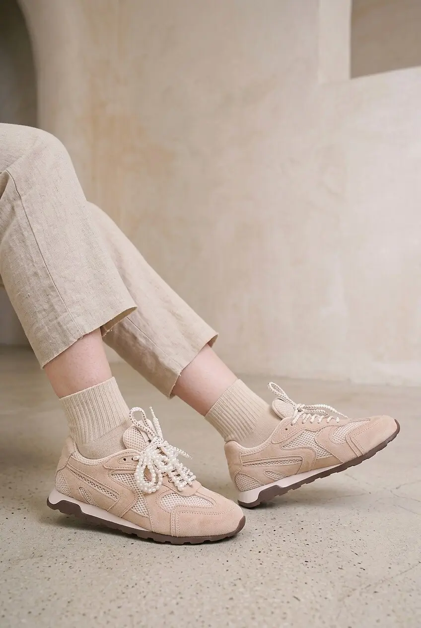 Кросівки жіночі Where Uwear бежеві з натуральної замші та текстилю