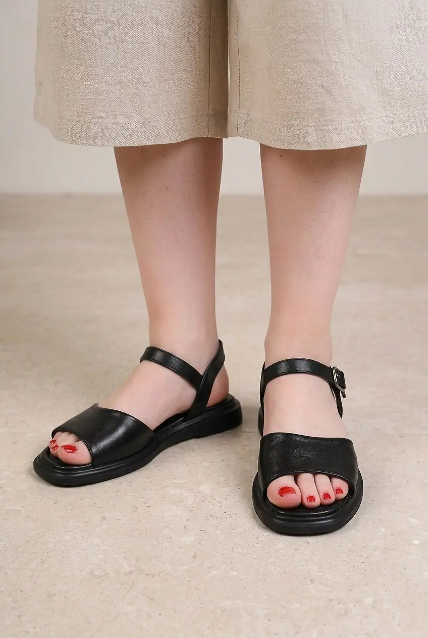 Босоніжки жіночі Fashion чорні