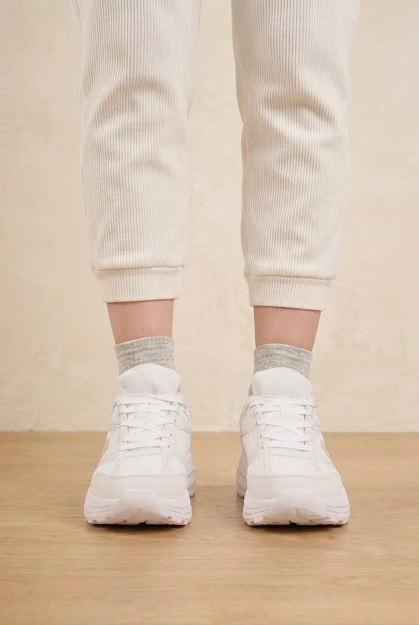 Кросівки жіночі Fashion білі з текстилю