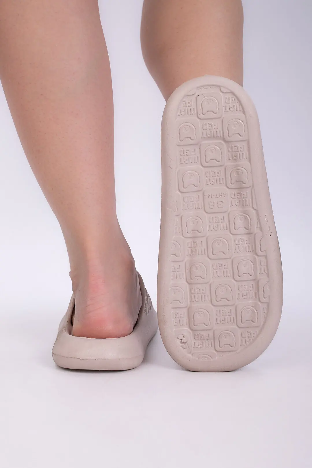 Шльопанці жіночі Where Uwear бежеві