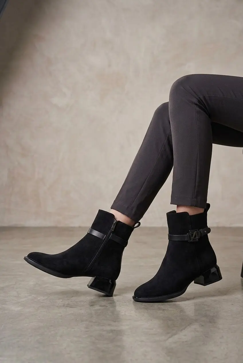 Черевики жіночі Fashion чорні з екозамші з декором