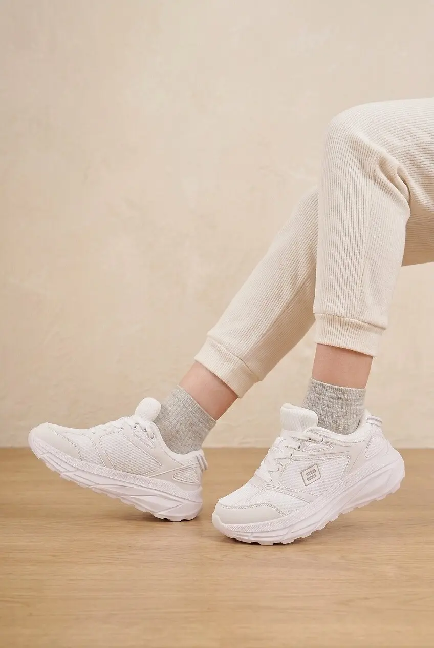 Кросівки жіночі Fashion білі з текстилю